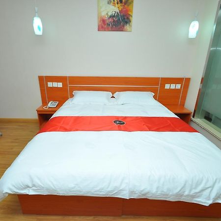 Thank Inn Chain Hotel West Eleven Road Mall Linyi  Εξωτερικό φωτογραφία