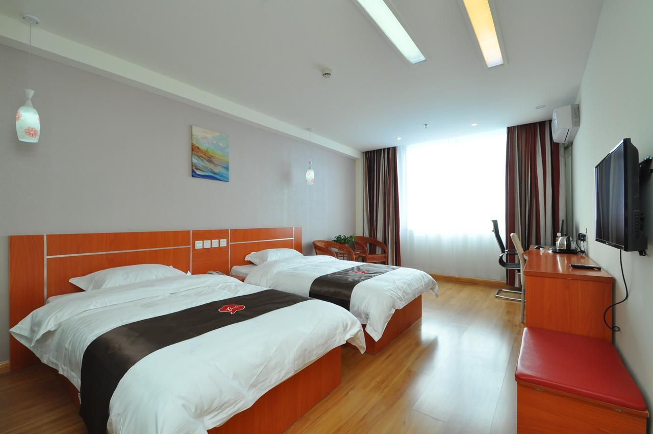 Thank Inn Chain Hotel West Eleven Road Mall Linyi  Εξωτερικό φωτογραφία