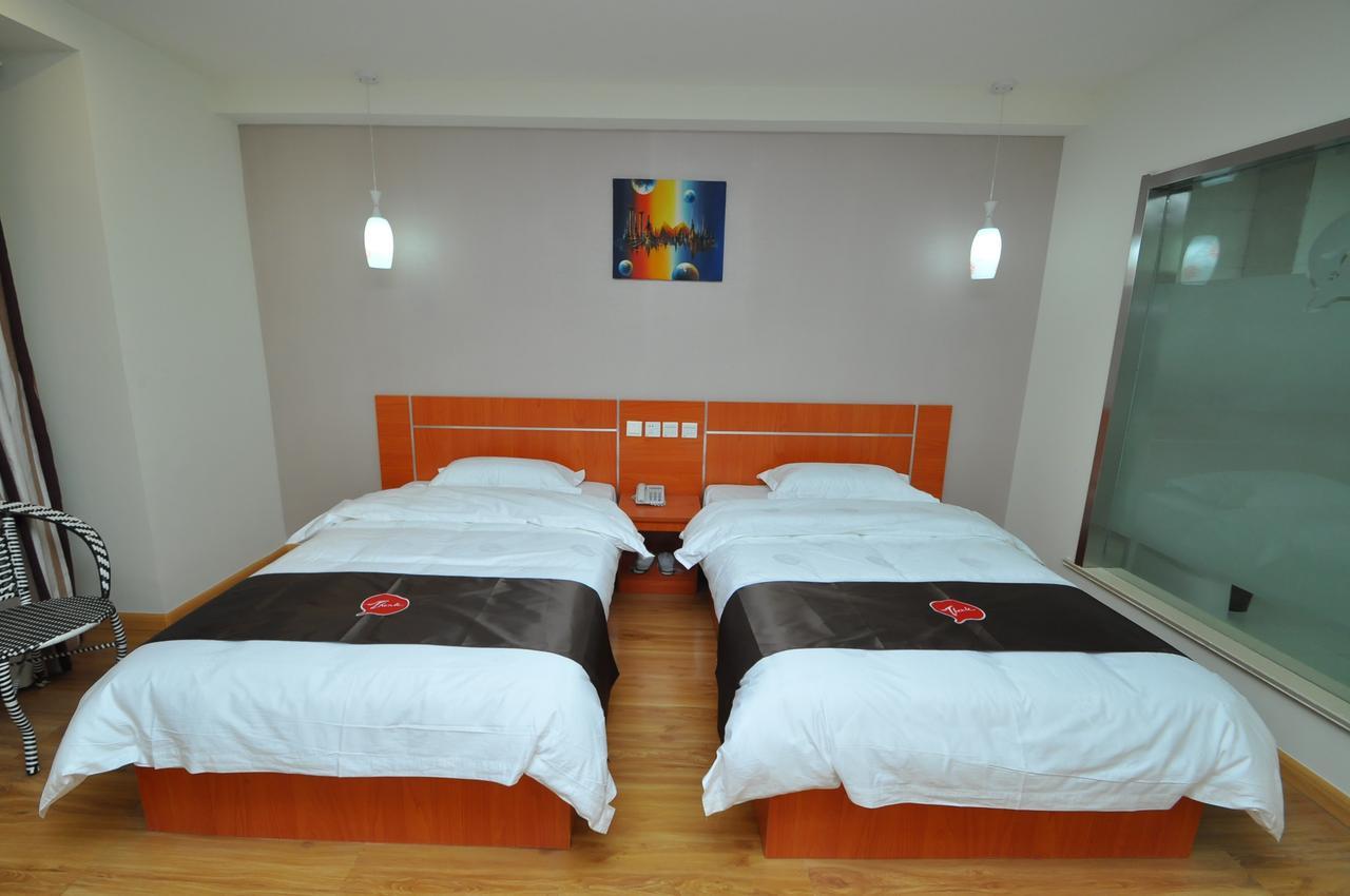 Thank Inn Chain Hotel West Eleven Road Mall Linyi  Εξωτερικό φωτογραφία